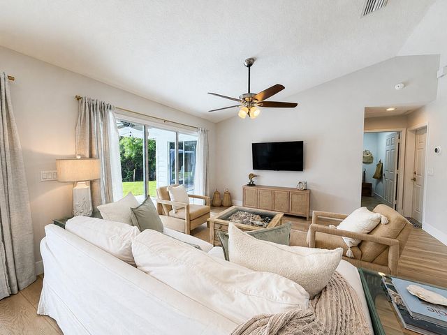 341 Suwanee Avenue, Jupiter, FL 33458