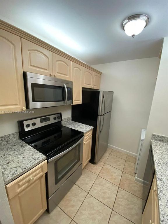 10194 Twin Lakes Dr 14-A, Coral Springs, FL 33071