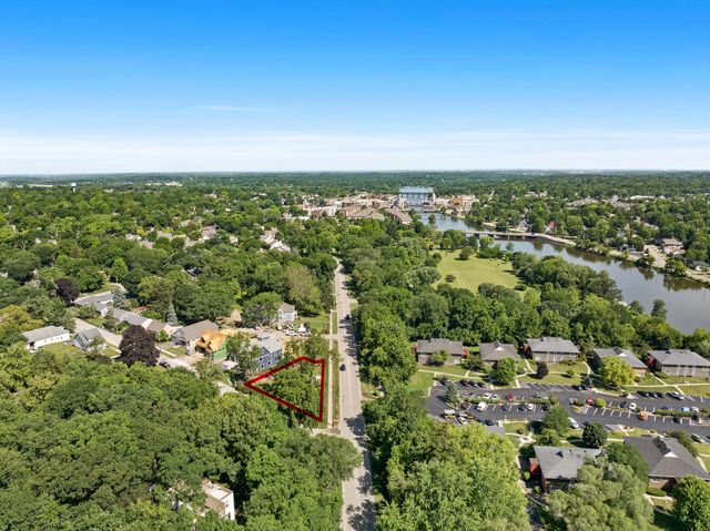 16 Mosedale Street, St. Charles, IL 60174