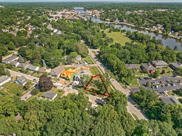 16 Mosedale Street, St. Charles, IL 60174