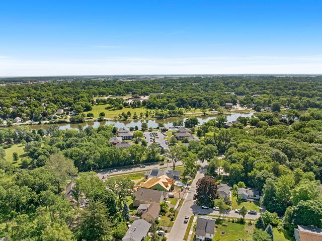 16 Mosedale Street, St. Charles, IL 60174