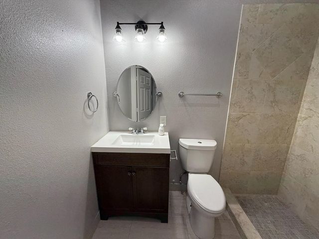 825 Mossey Drive, La Porte, TX 77571