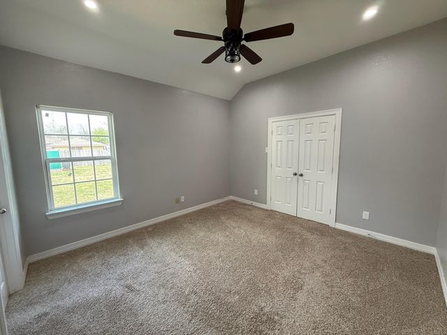 825 Mossey Drive, La Porte, TX 77571