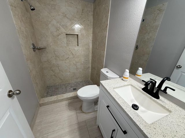 825 Mossey Drive, La Porte, TX 77571