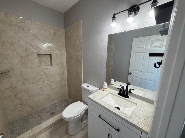 825 Mossey Drive, La Porte, TX 77571