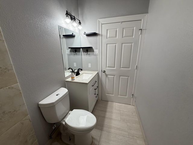 825 Mossey Drive, La Porte, TX 77571