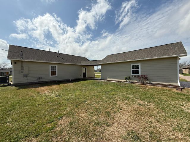 825 Mossey Drive, La Porte, TX 77571