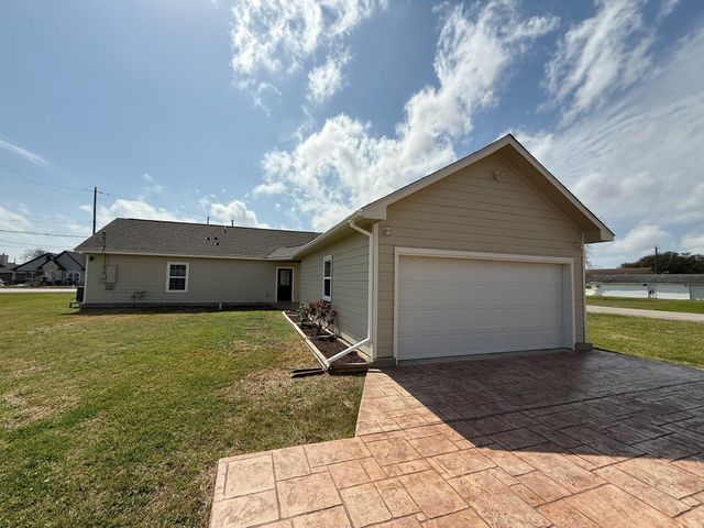 825 Mossey Drive, La Porte, TX 77571