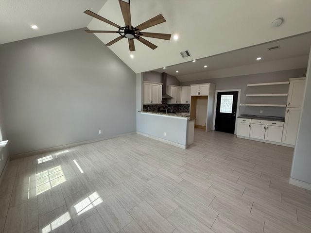 825 Mossey Drive, La Porte, TX 77571