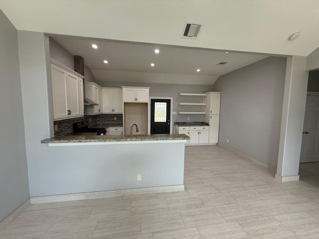 825 Mossey Drive, La Porte, TX 77571