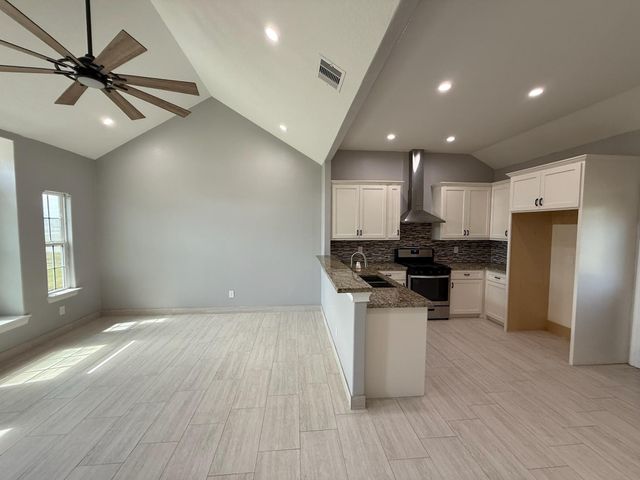 825 Mossey Drive, La Porte, TX 77571