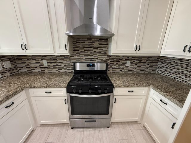 825 Mossey Drive, La Porte, TX 77571