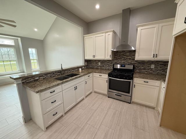 825 Mossey Drive, La Porte, TX 77571