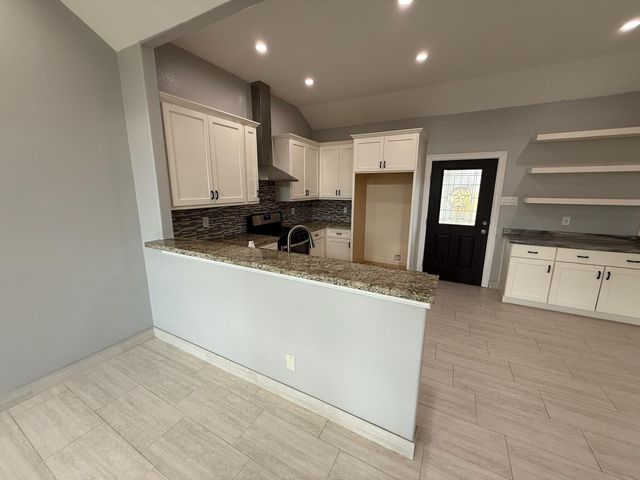 825 Mossey Drive, La Porte, TX 77571