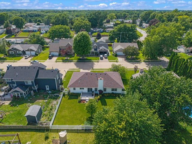 4421 Oak Street, Davenport, IA 52806