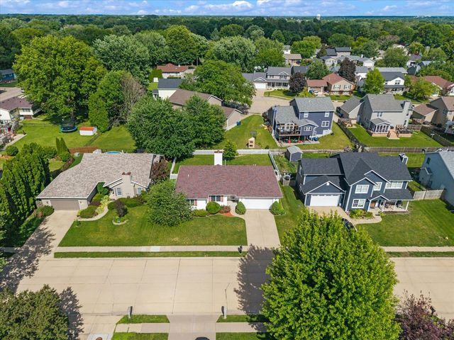 4421 Oak Street, Davenport, IA 52806