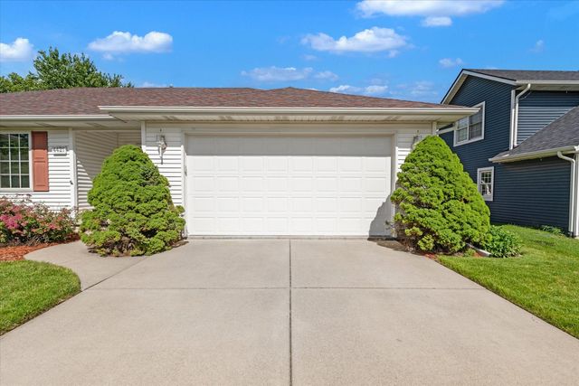 4421 Oak Street, Davenport, IA 52806