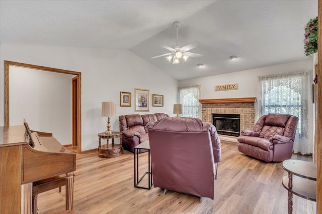 4421 Oak Street, Davenport, IA 52806