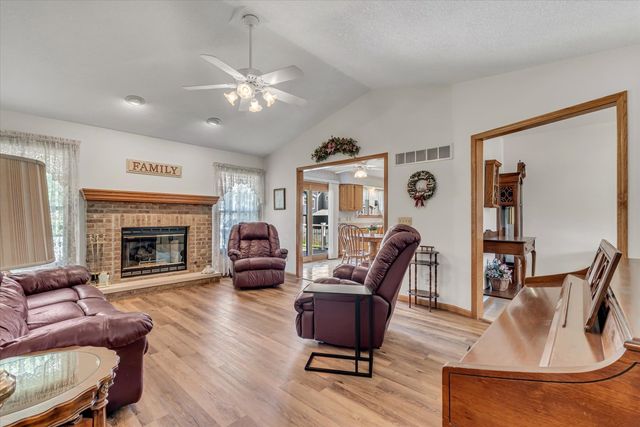4421 Oak Street, Davenport, IA 52806