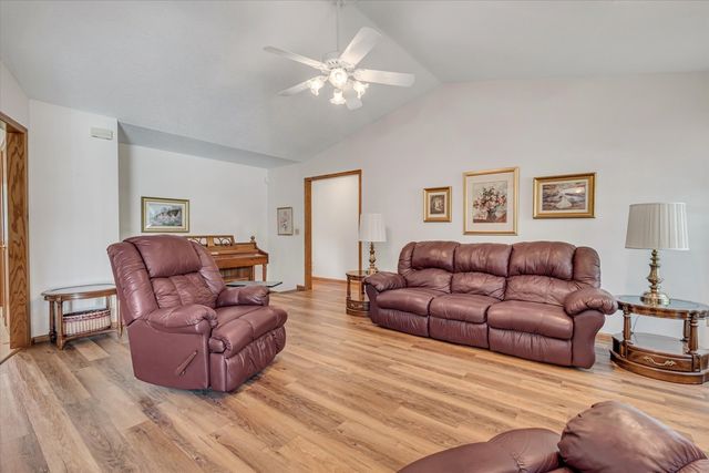 4421 Oak Street, Davenport, IA 52806