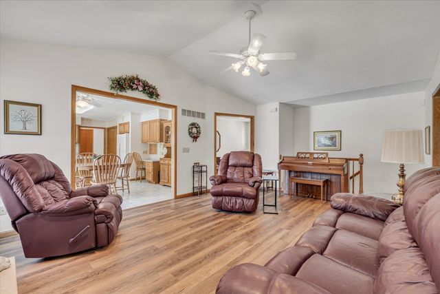 4421 Oak Street, Davenport, IA 52806