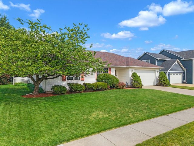 4421 Oak Street, Davenport, IA 52806