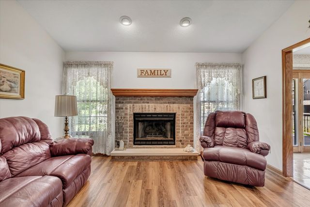 4421 Oak Street, Davenport, IA 52806