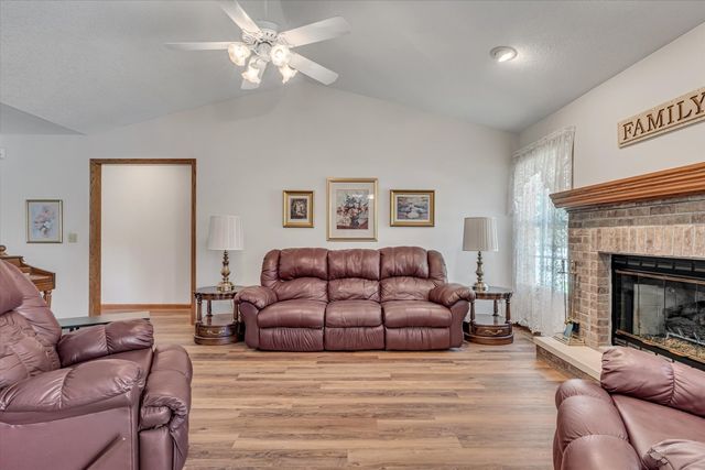 4421 Oak Street, Davenport, IA 52806
