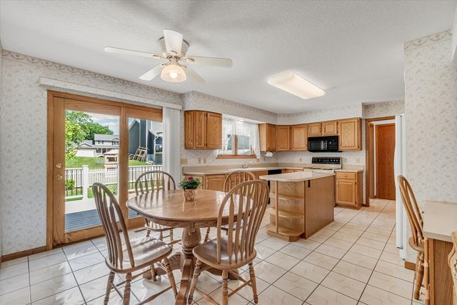 4421 Oak Street, Davenport, IA 52806