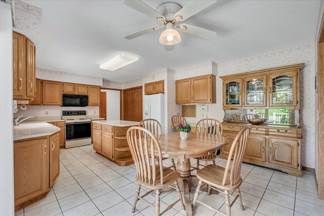 4421 Oak Street, Davenport, IA 52806
