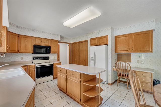 4421 Oak Street, Davenport, IA 52806