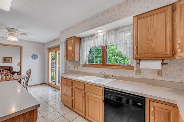 4421 Oak Street, Davenport, IA 52806