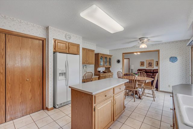 4421 Oak Street, Davenport, IA 52806