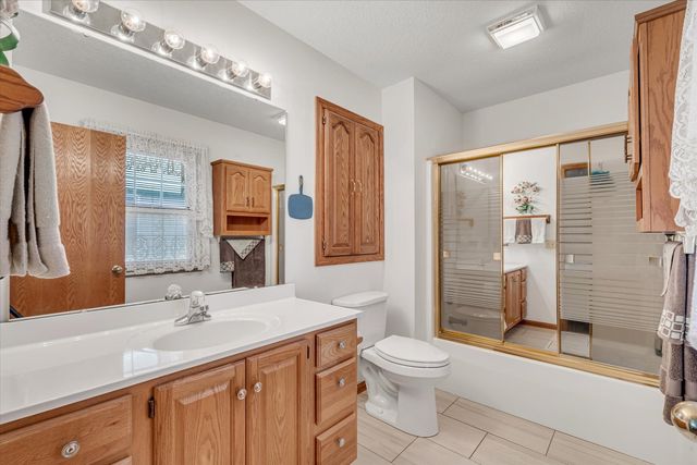 4421 Oak Street, Davenport, IA 52806