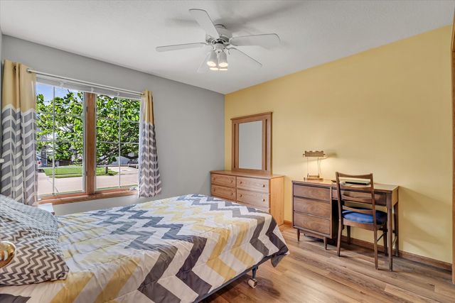 4421 Oak Street, Davenport, IA 52806
