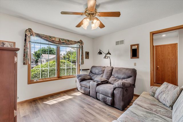 4421 Oak Street, Davenport, IA 52806