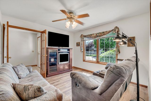 4421 Oak Street, Davenport, IA 52806