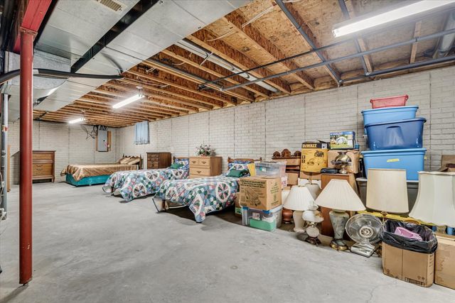 4421 Oak Street, Davenport, IA 52806