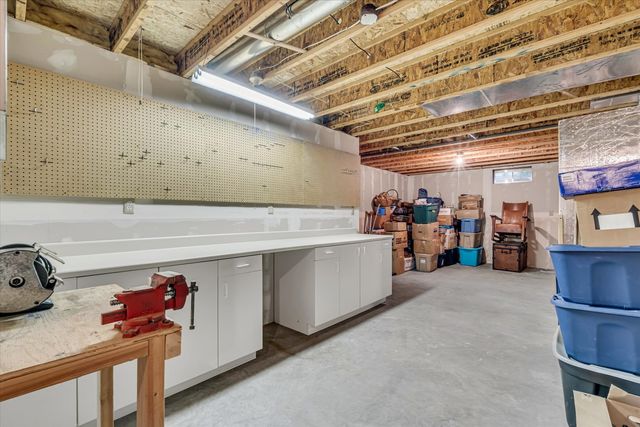 4421 Oak Street, Davenport, IA 52806