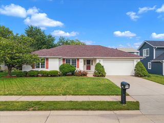 4421 Oak Street, Davenport, IA 52806