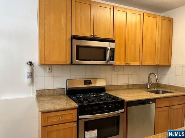 7427 Boulevard East a, North Bergen, NJ 07047