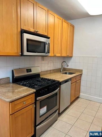 7427 Boulevard East a, North Bergen, NJ 07047