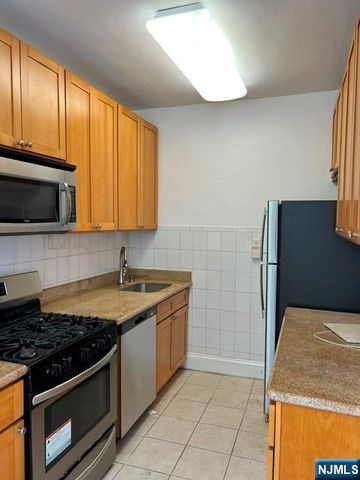 7427 Boulevard East a, North Bergen, NJ 07047