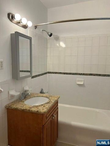 7427 Boulevard East a, North Bergen, NJ 07047