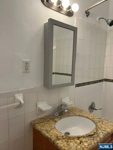 7427 Boulevard East a, North Bergen, NJ 07047