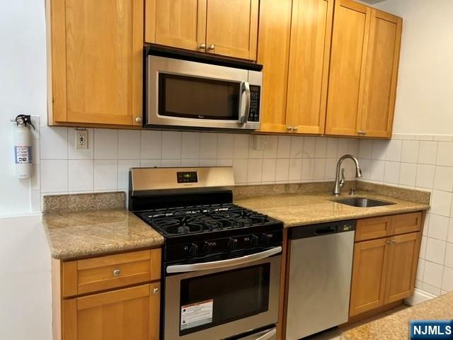 7427 Boulevard East a, North Bergen, NJ 07047