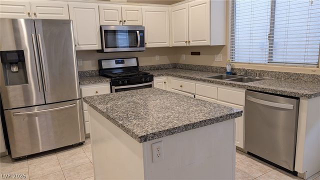 8130 Shellstone Avenue, Las Vegas, NV 89117
