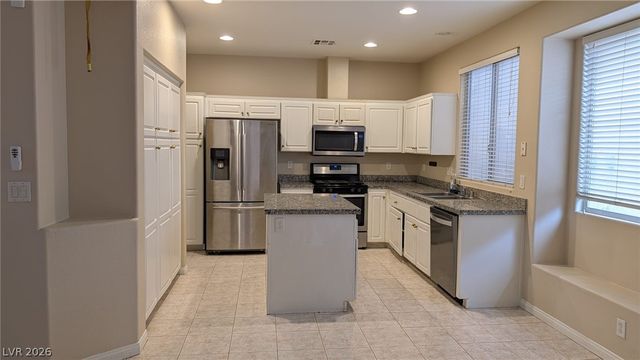 8130 Shellstone Avenue, Las Vegas, NV 89117