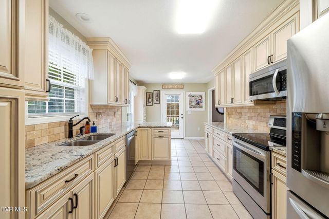 191 Royal Oaks Drive, Jonesborough, TN 37659