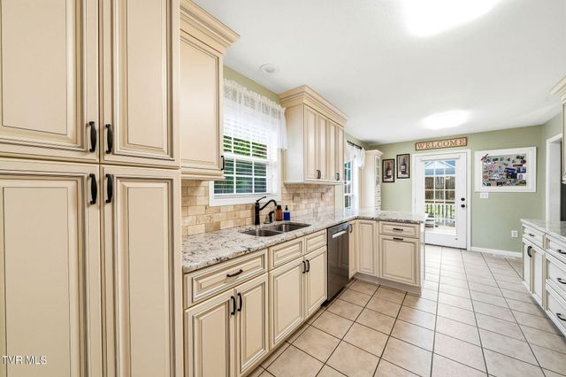 191 Royal Oaks Drive, Jonesborough, TN 37659